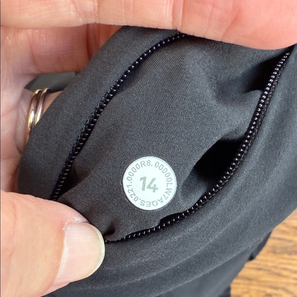 Women's Athletic Lululemon Shorts in Black - Picture 5 of 6